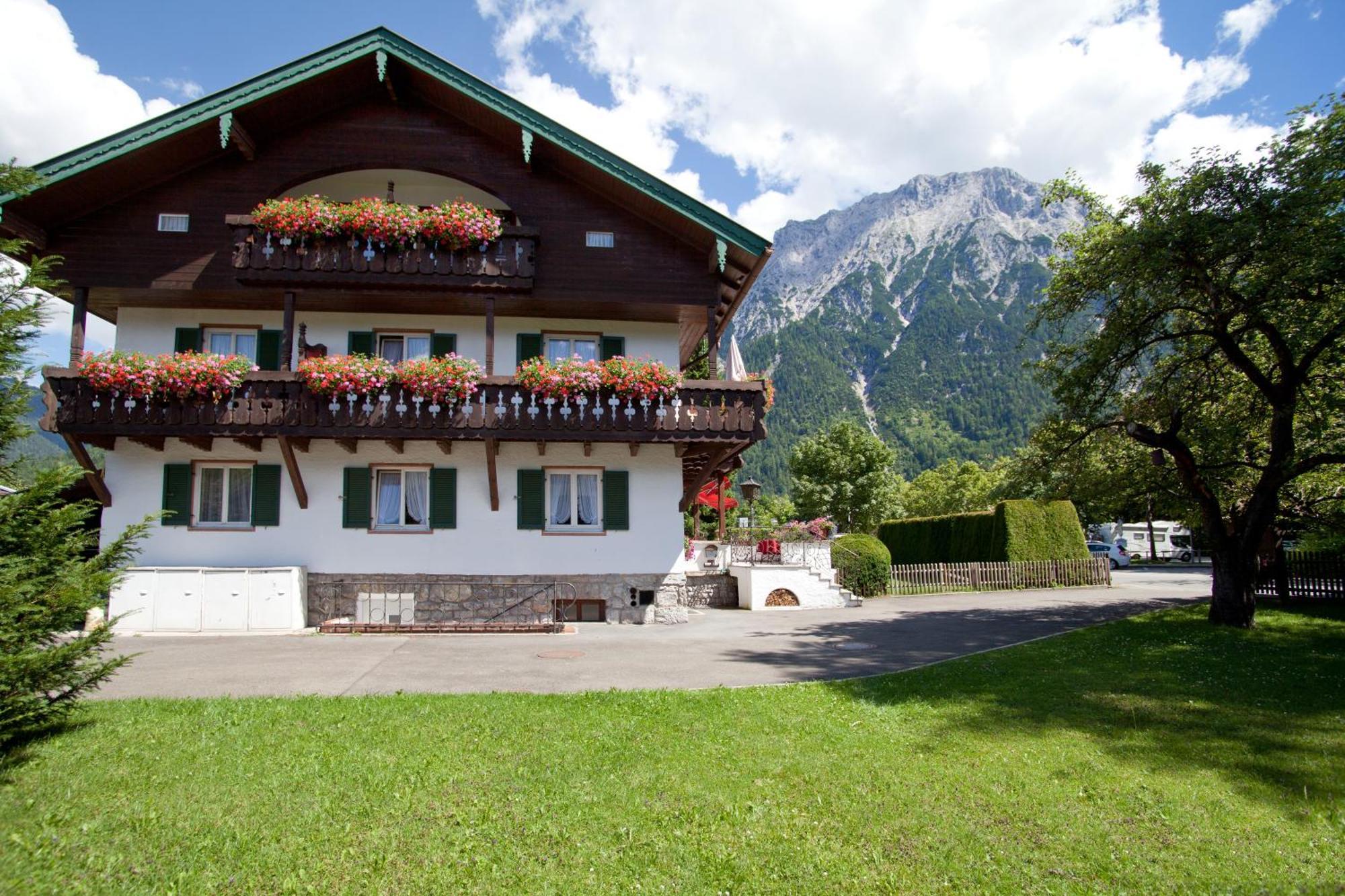 Gaestehaus Sonnenheim Миттенвальд Экстерьер фото